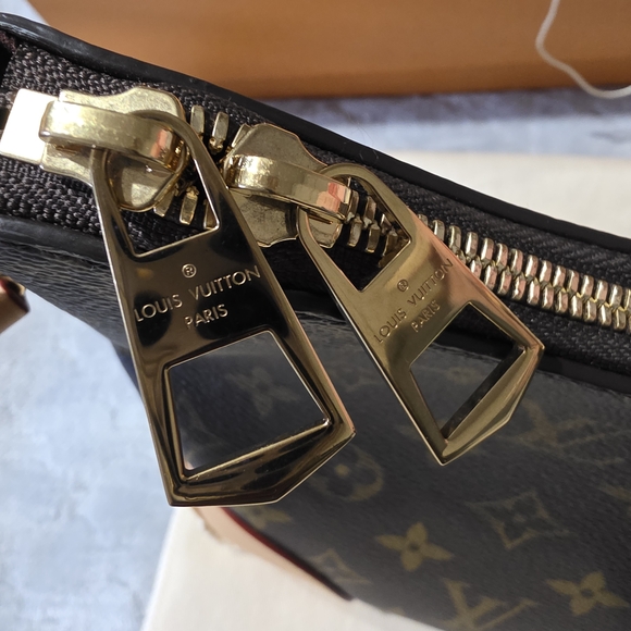 Louis Vuitton Brown Monogram Shoulder Bag - Picture 4 of 8